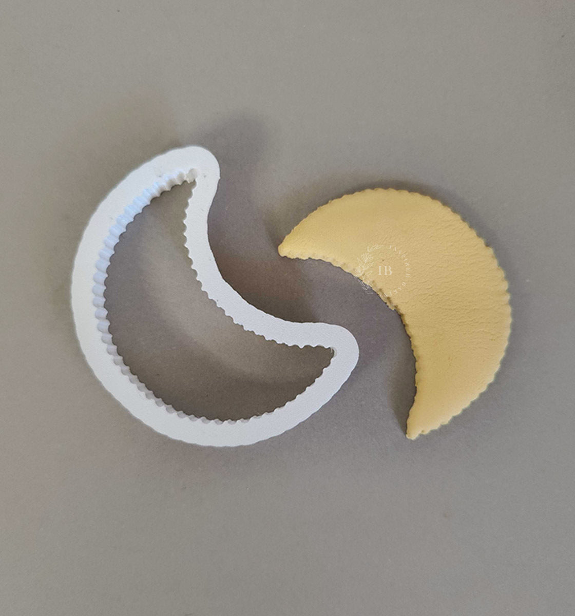 Crescent - Cookie Cutter
